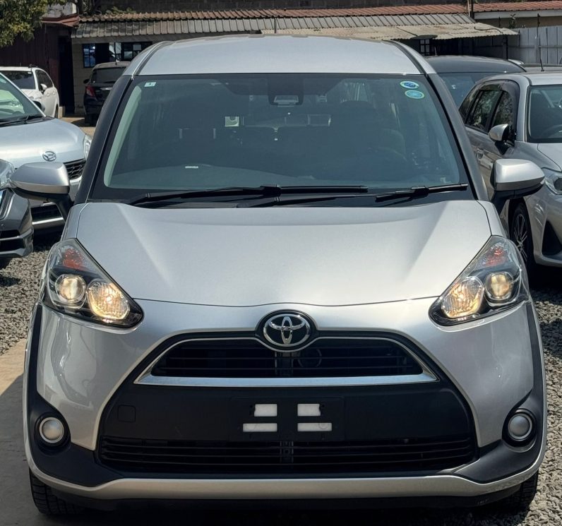 
								Toyota Sienta full									