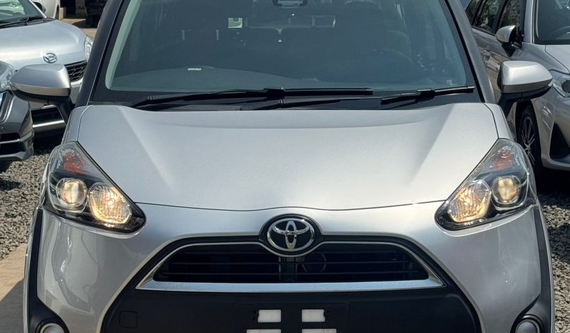 
								Toyota Sienta full									