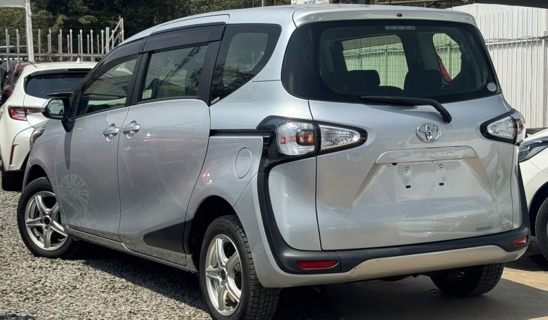 
								Toyota Sienta full									