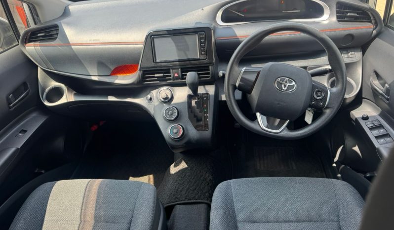 
								Toyota Sienta full									