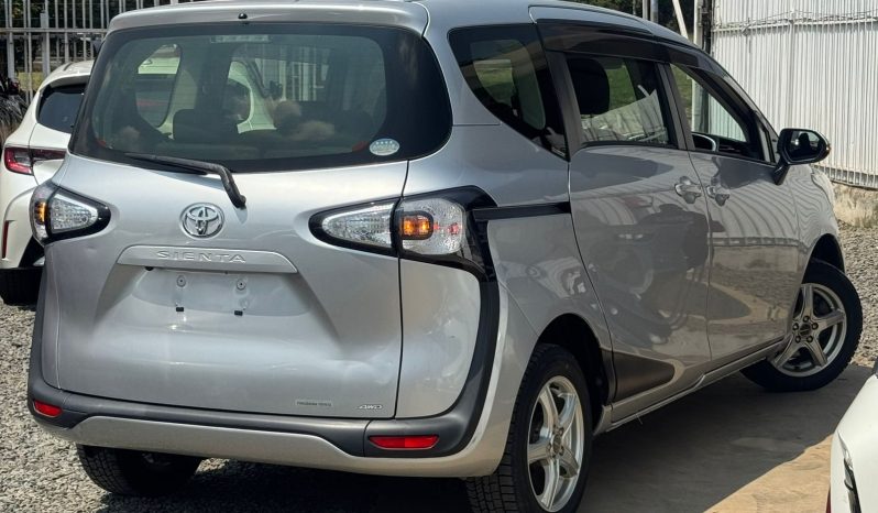 
								Toyota Sienta full									