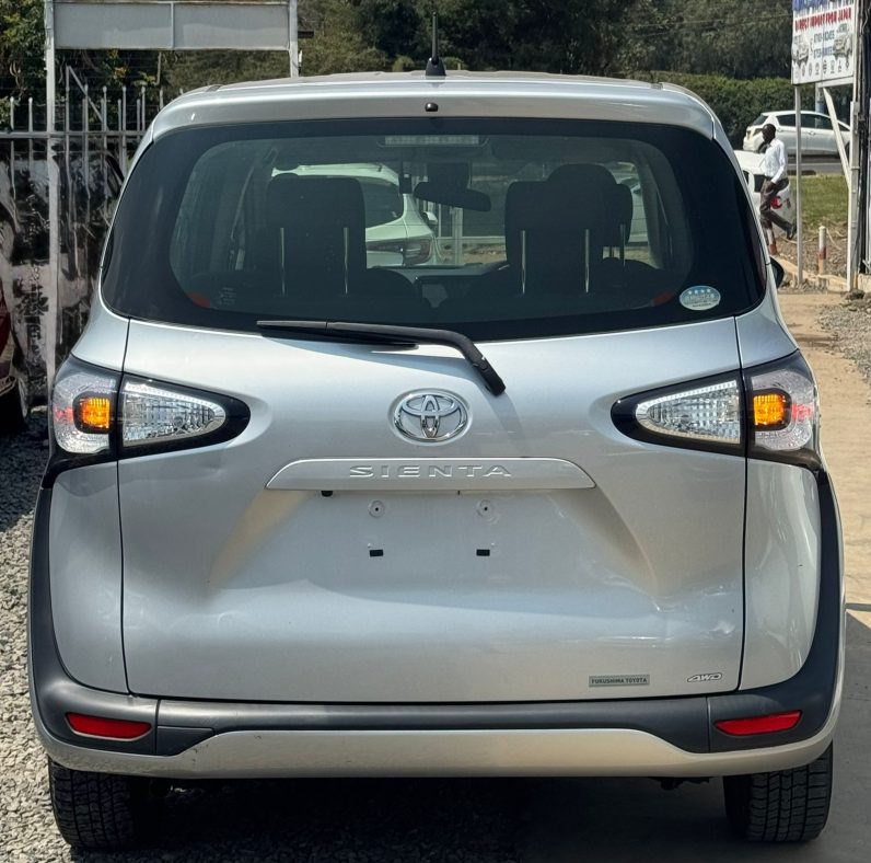 
								Toyota Sienta full									