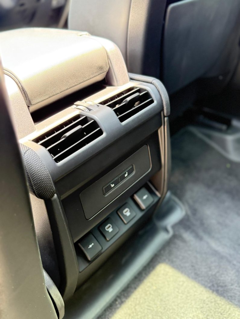 
								Land Rover defender 110 full									