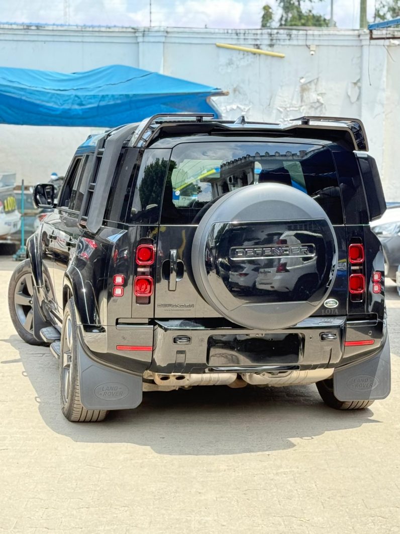 
								Land Rover defender 110 full									