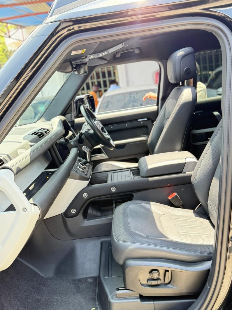 
								Land Rover defender 110 full									