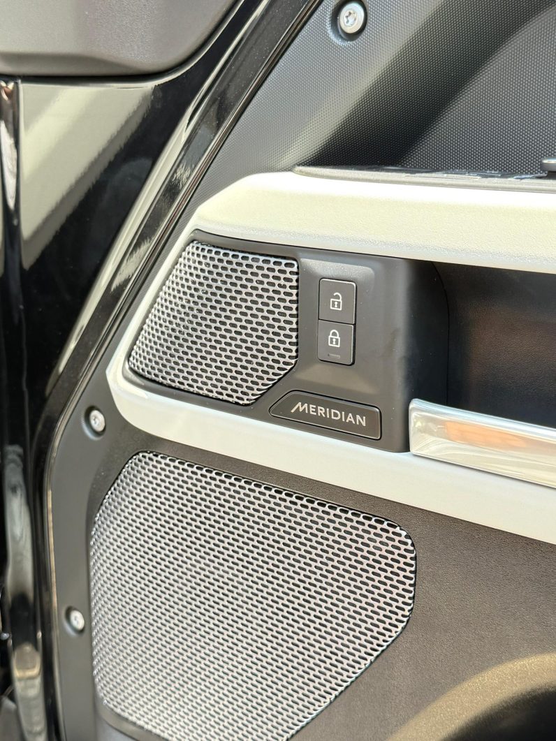 
								Land Rover defender 110 full									