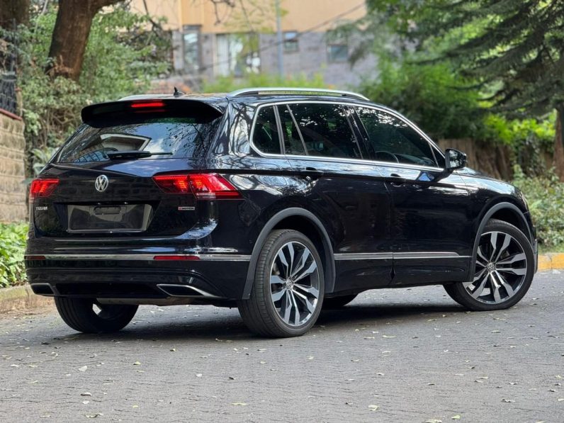 
								Volkswagen Tiguan R line full									