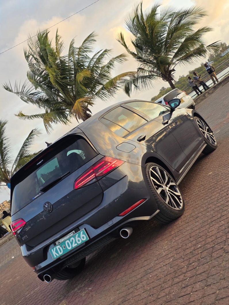 
								Voxwagen Golf GTI full									