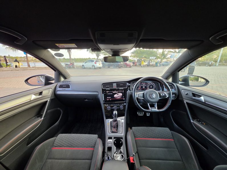 
								Voxwagen Golf GTI full									