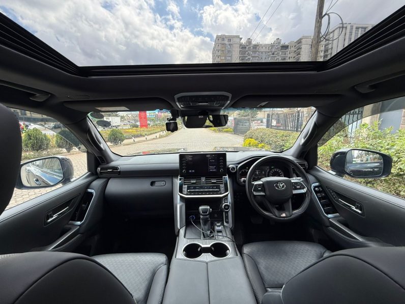 
								Toyota LandCruiser 300 GR full									