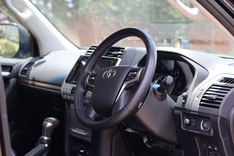 
								Toyota LandCruiser Prado TXL full									