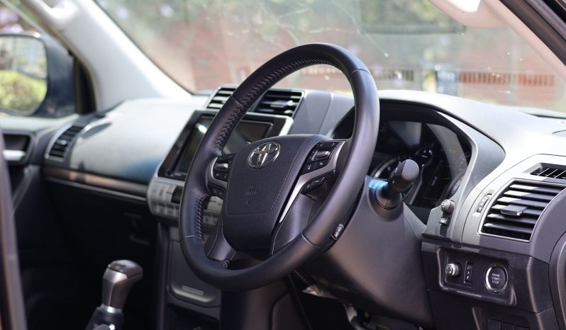 
								Toyota LandCruiser Prado TXL full									