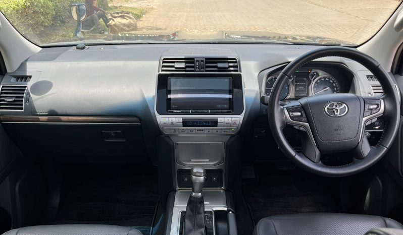 
								Toyota LandCruiser Prado TXL full									