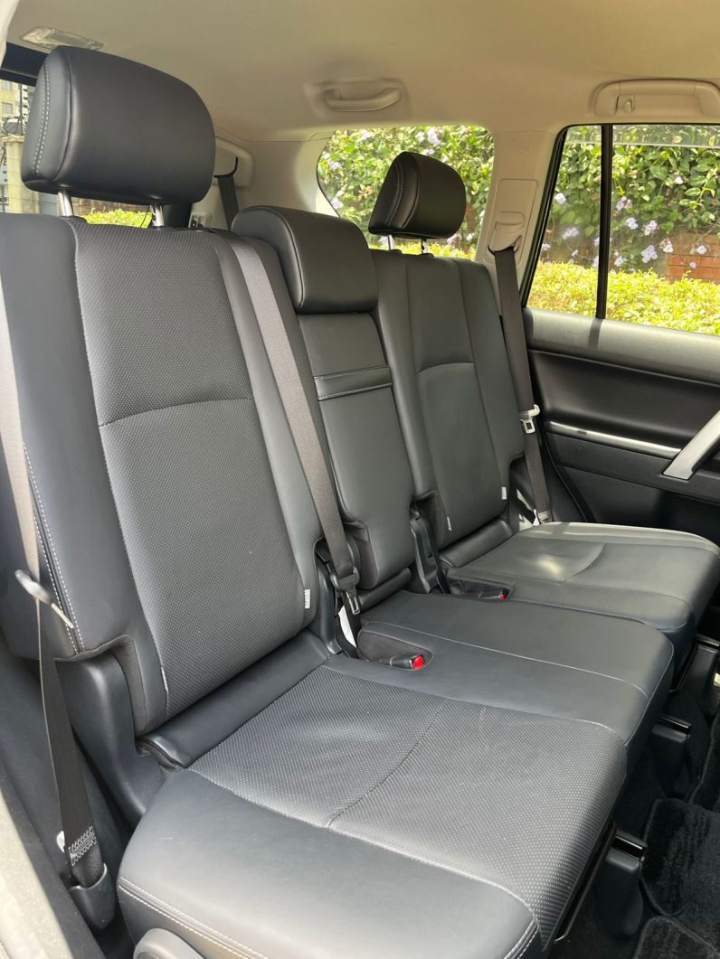 
								Toyota LandCruiser Prado TXL full									