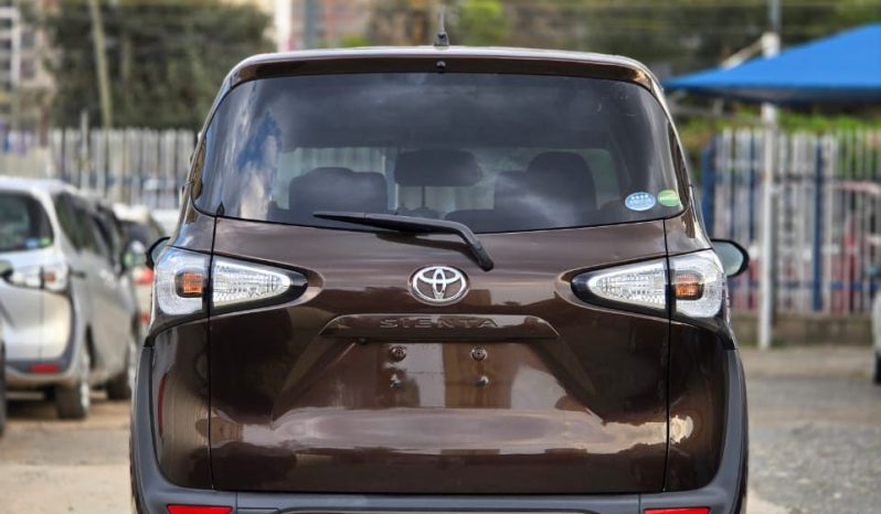 
								Toyota Sienta full									