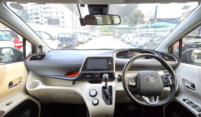 
								Toyota Sienta full									