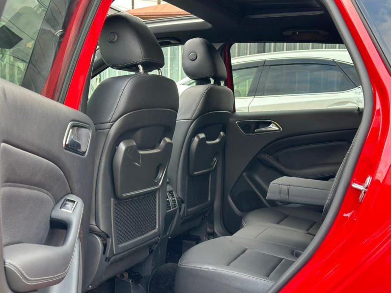 
								Mercedes Benz B180 full									