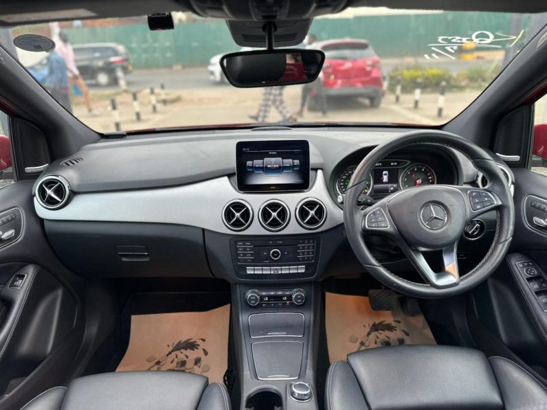 
								Mercedes Benz B180 full									