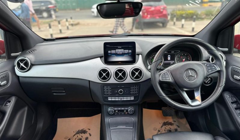 
								Mercedes Benz B180 full									