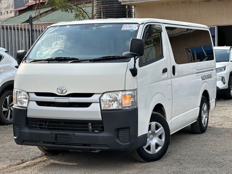 
								Toyota Hiace full									
