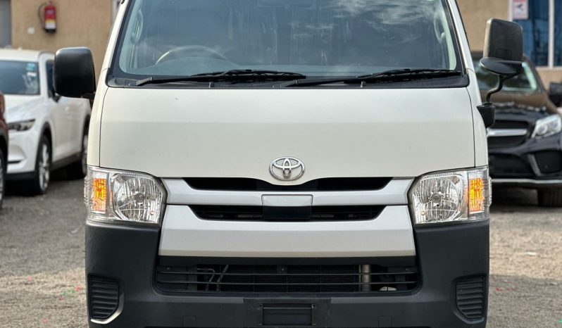 
								Toyota Hiace full									