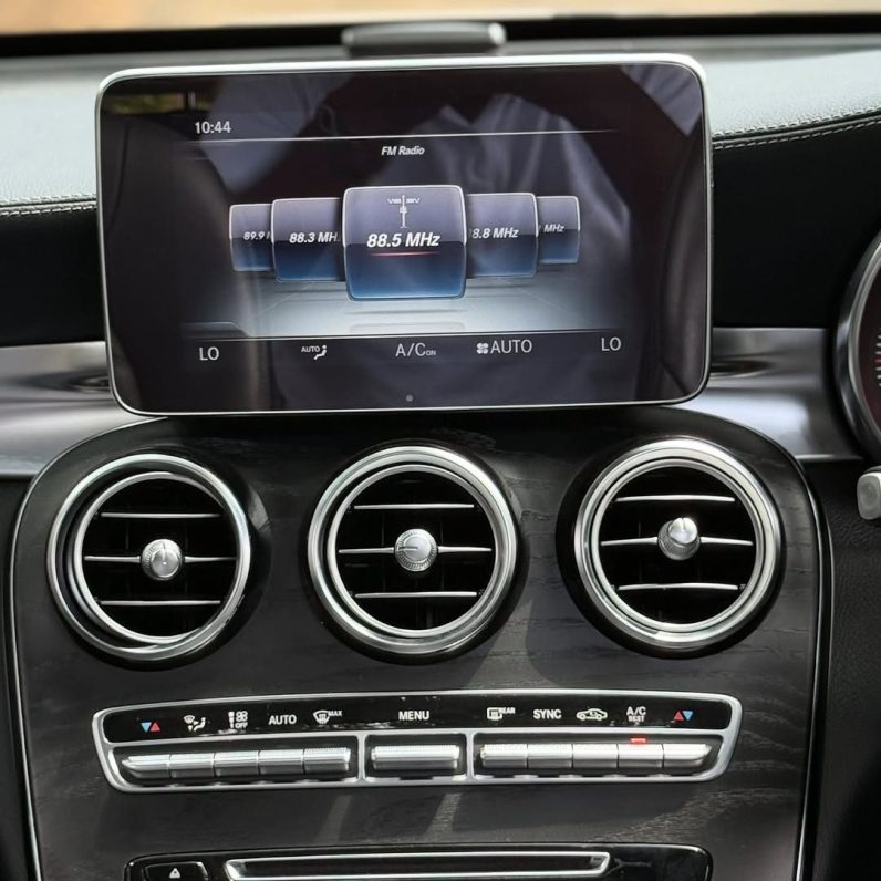 
								Mercedes-Benz  GLC 200 full									