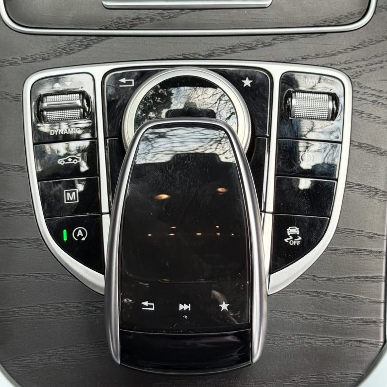 
								Mercedes-Benz  GLC 200 full									