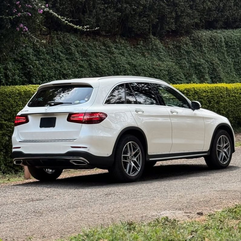 
								Mercedes-Benz  GLC 200 full									