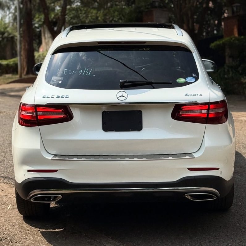 
								Mercedes-Benz  GLC 200 full									