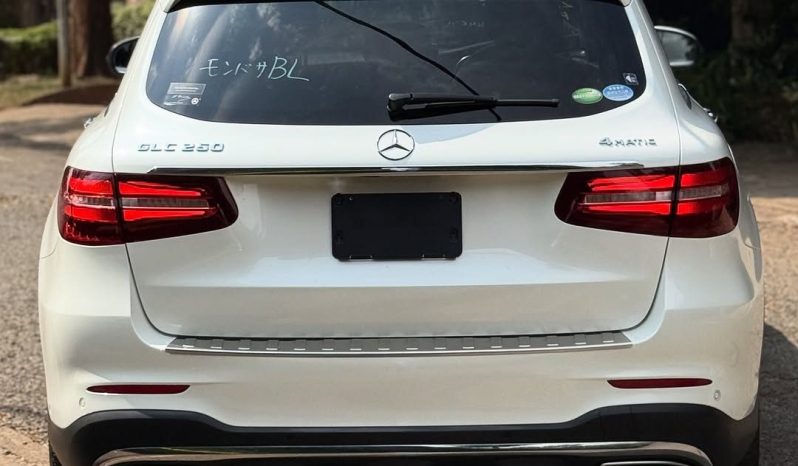 
								Mercedes-Benz  GLC 200 full									
