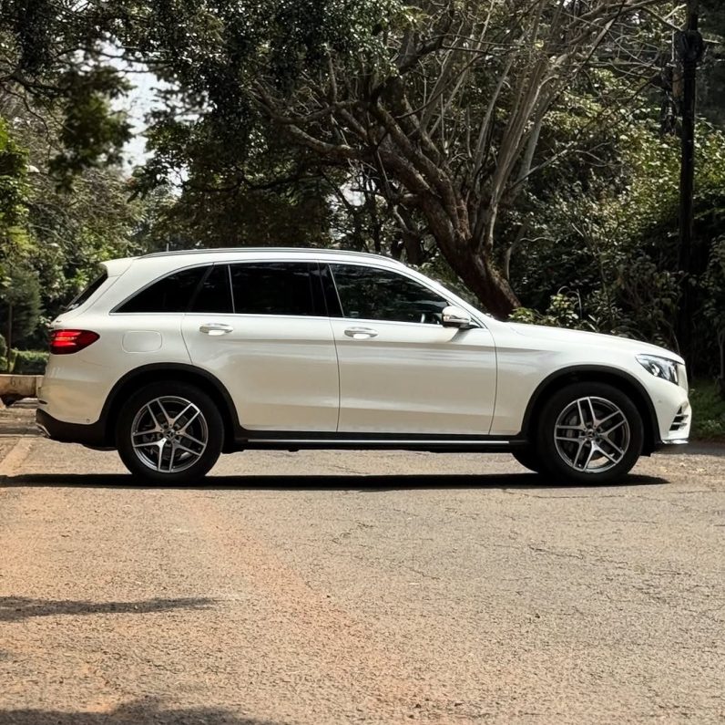 
								Mercedes-Benz  GLC 200 full									