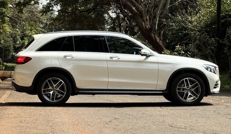 
								Mercedes-Benz  GLC 200 full									