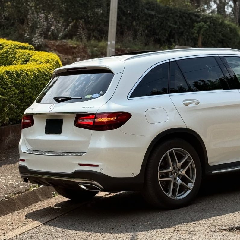 
								Mercedes-Benz  GLC 200 full									