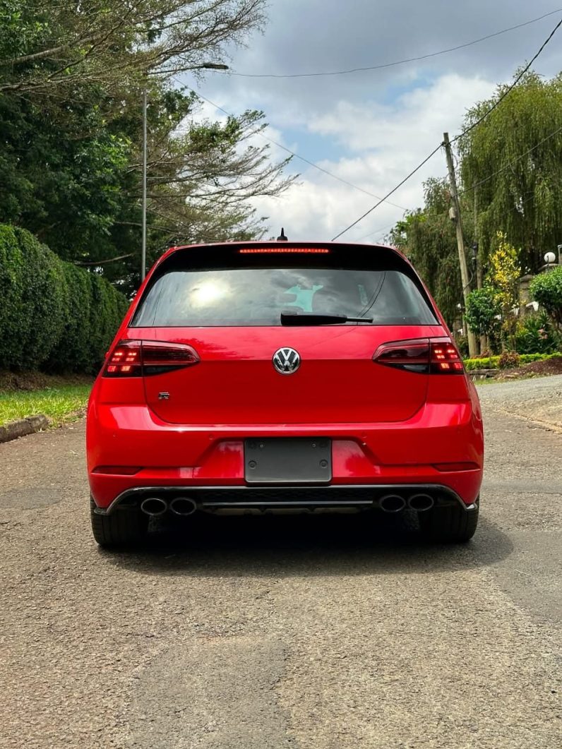 
								Volkswagen Golf R full									