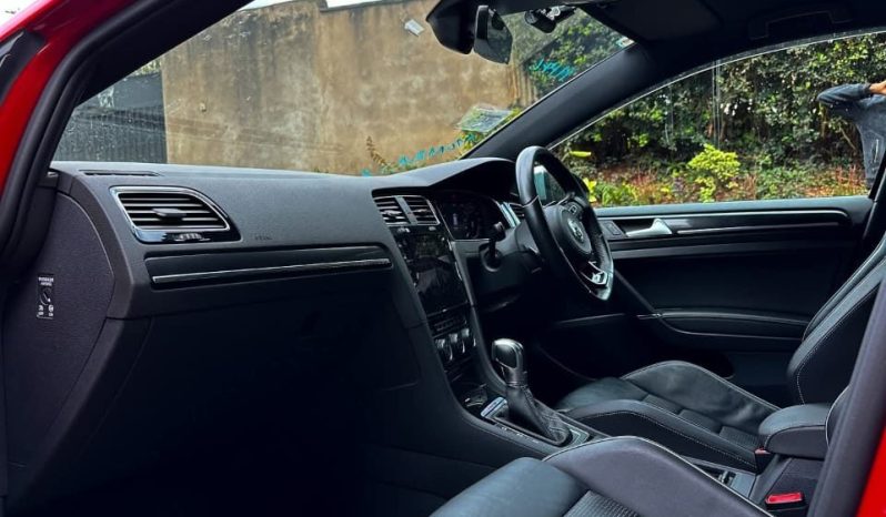 
								Volkswagen Golf R full									