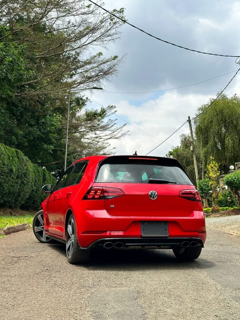 
								Volkswagen Golf R full									