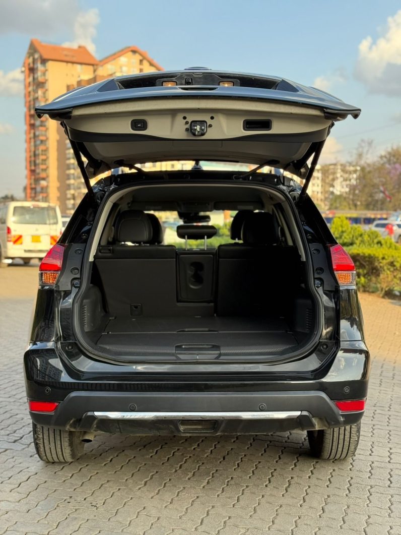 
								Nissan X-Trail full									
