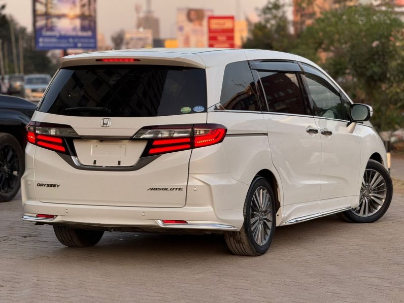 
								Honda Odyssey full									