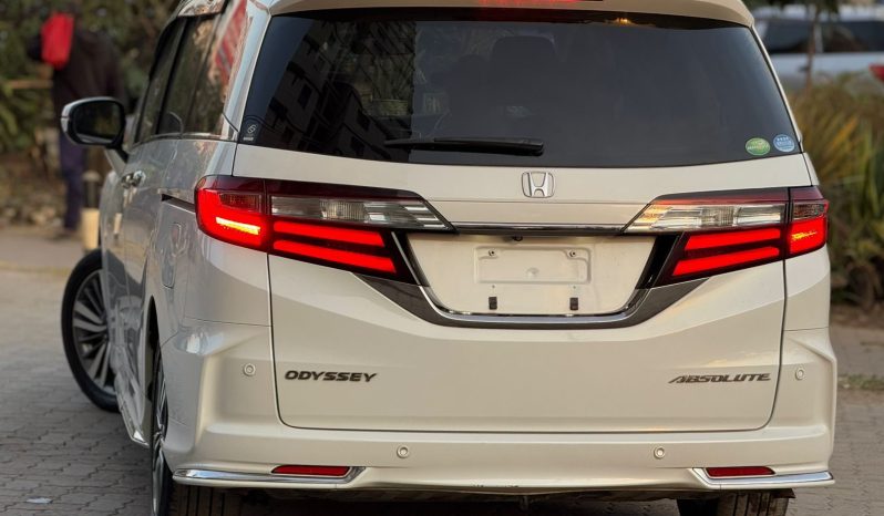 
								Honda Odyssey full									