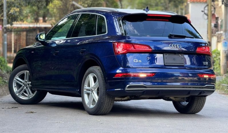 
								Audi Q5(S-Line) full									