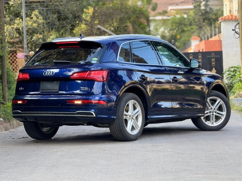 
								Audi Q5(S-Line) full									