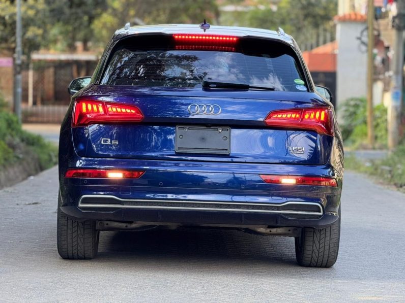 
								Audi Q5(S-Line) full									