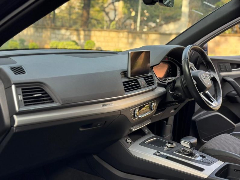 
								Audi Q5(S-Line) full									