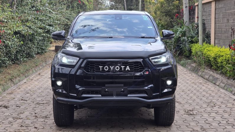 
								Toyota Hilux (GR-SPORT) full									