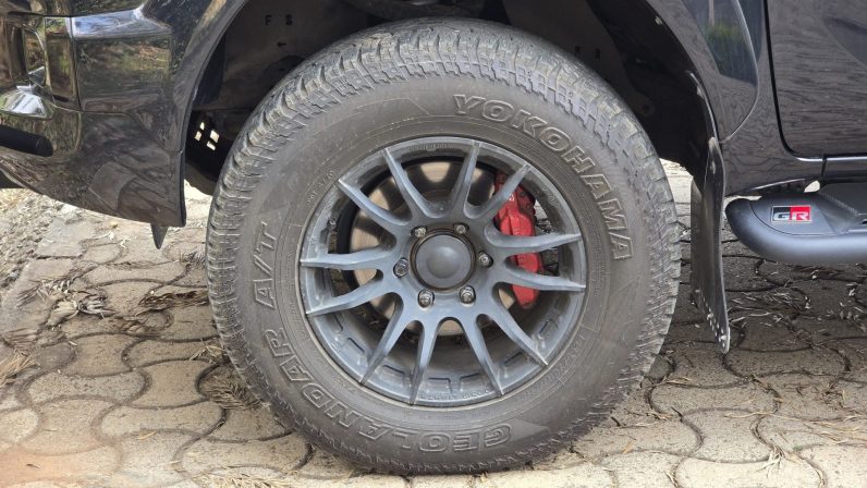 
								Toyota Hilux (GR-SPORT) full									