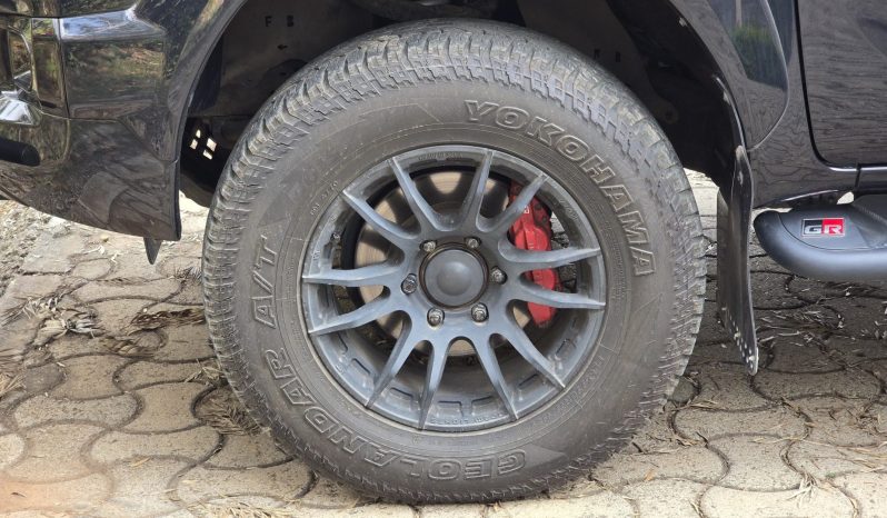 
								Toyota Hilux (GR-SPORT) full									