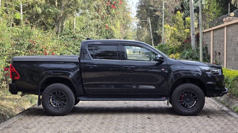 
								Toyota Hilux (GR-SPORT) full									