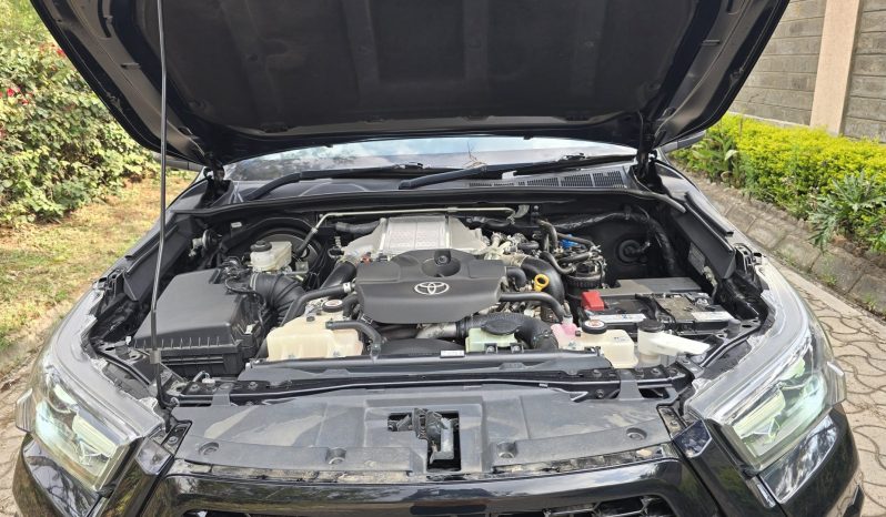 
								Toyota Hilux (GR-SPORT) full									