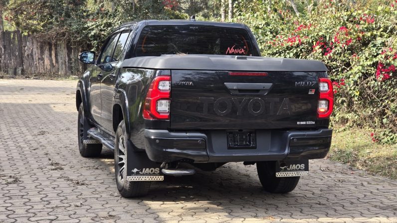 
								Toyota Hilux (GR-SPORT) full									