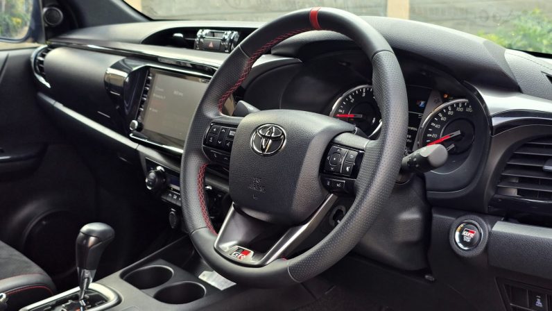 
								Toyota Hilux (GR-SPORT) full									